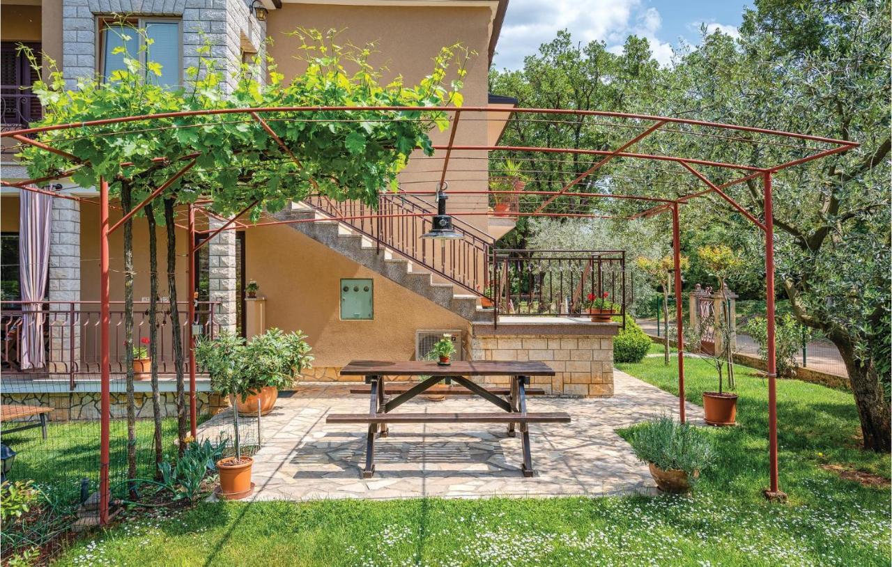 Stunning Apartment In Umag With Wifi Екстер'єр фото