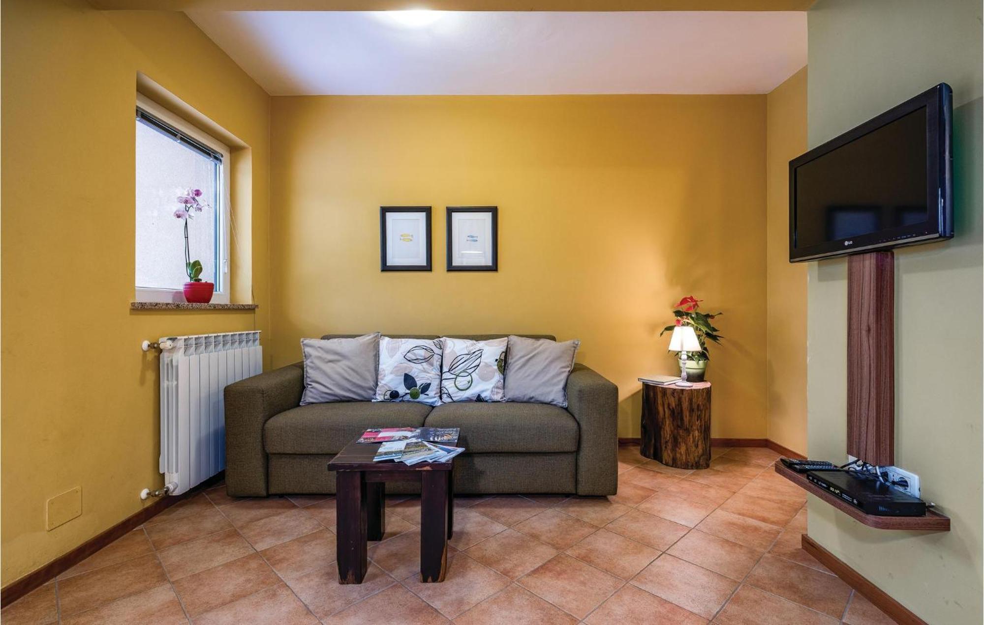 Stunning Apartment In Umag With Wifi Екстер'єр фото