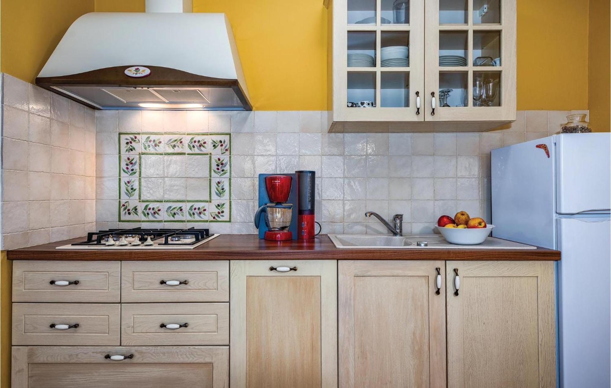 Stunning Apartment In Umag With Wifi Екстер'єр фото
