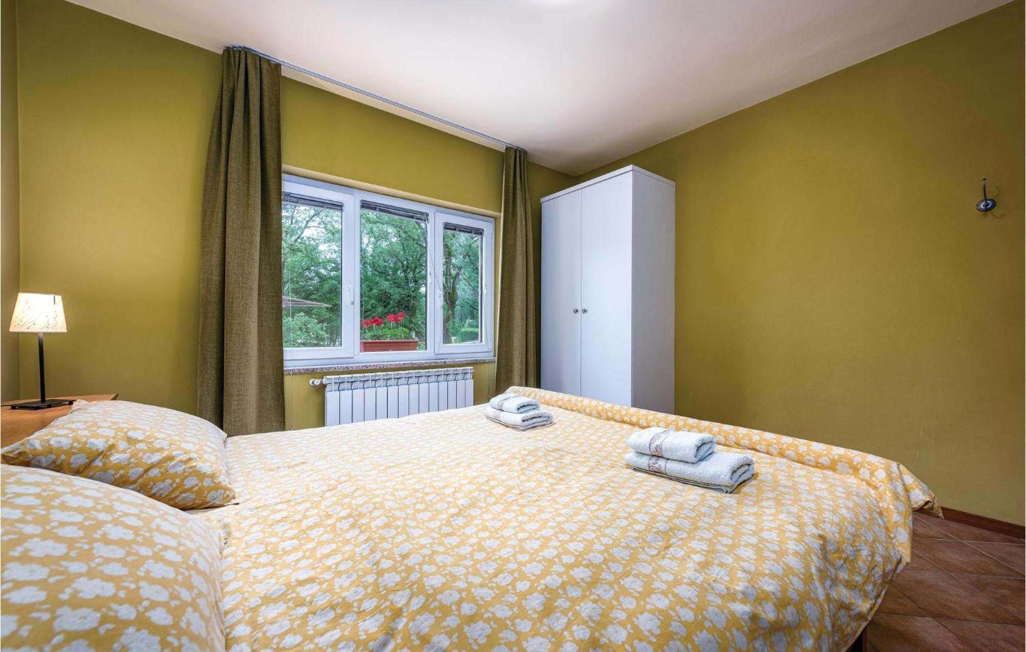 Stunning Apartment In Umag With Wifi Екстер'єр фото